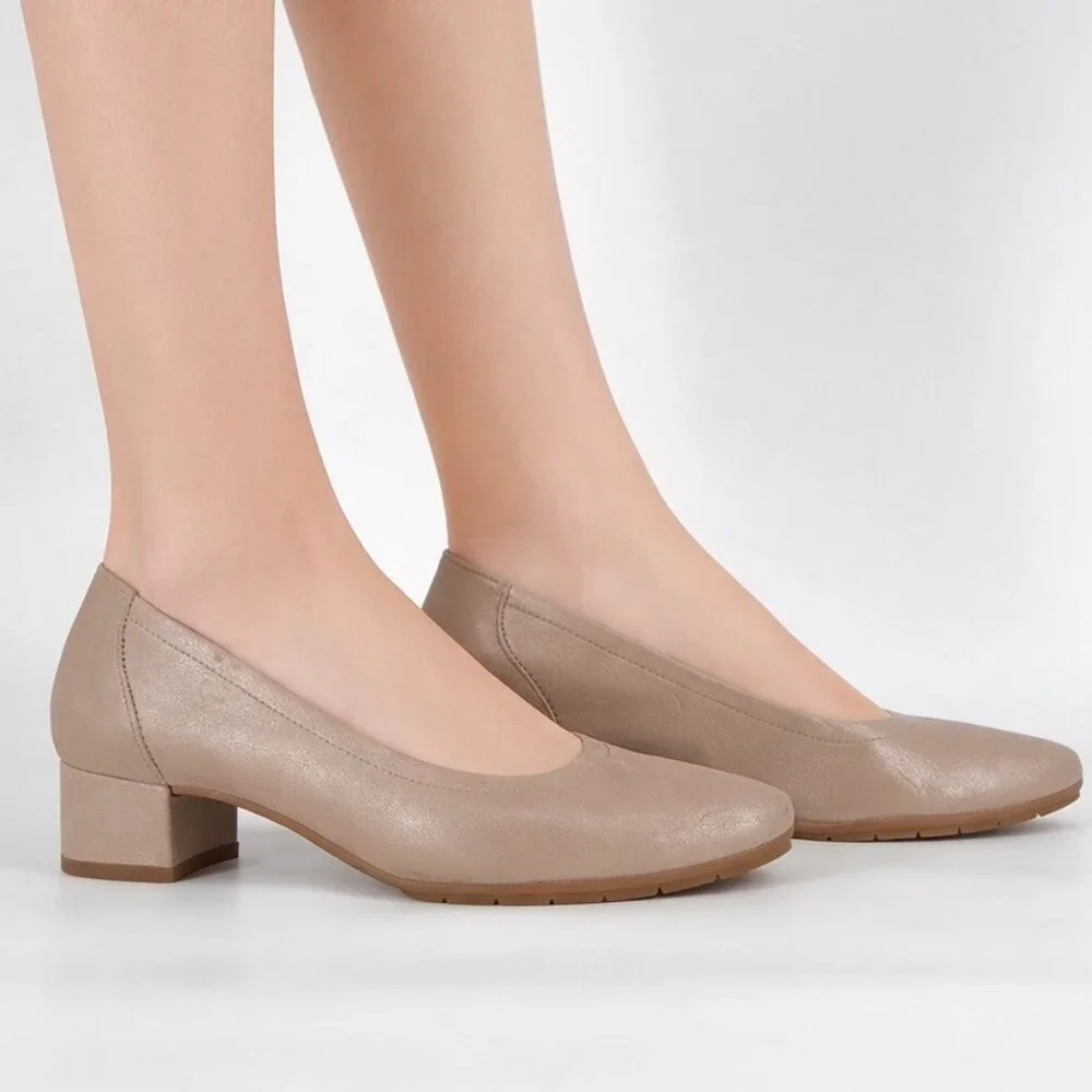 Paul Green Yvette Pump Neutral Pointy Toe Heels Womens US 6 EU 3.5 Cashmere Flaw